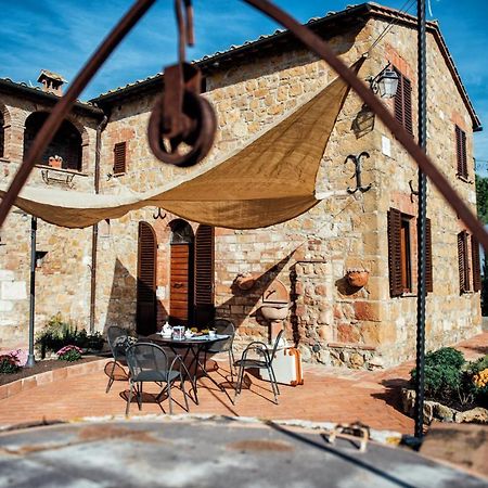Agriturismo Palazzo Conti A ปีเอนซา ภายนอก รูปภาพ