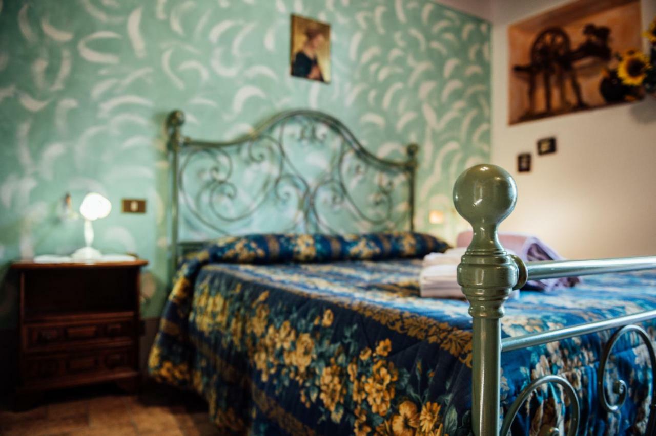 Agriturismo Palazzo Conti A ปีเอนซา ภายนอก รูปภาพ